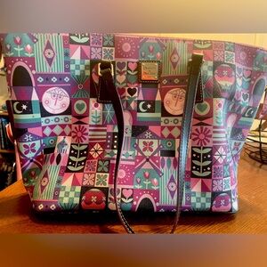 **Like New**Dooney & Burke It’s a Small World Large Tote